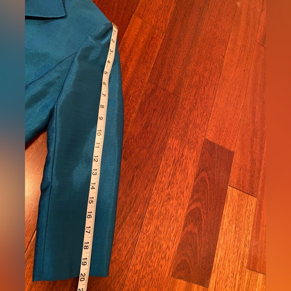 Tahari Skirt Suit - US 2 - Fitted w Pleats & belt for fitted silhouette - Picture 8 of 14